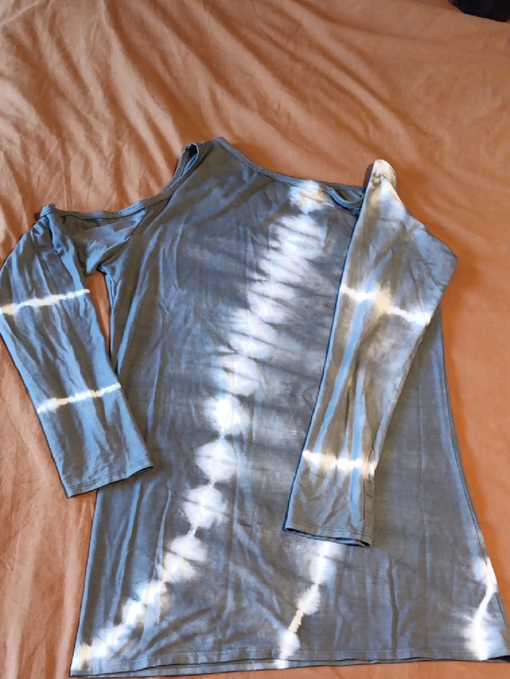 GO COUTURE SINGLE COLD SHOULDER SIZE  L